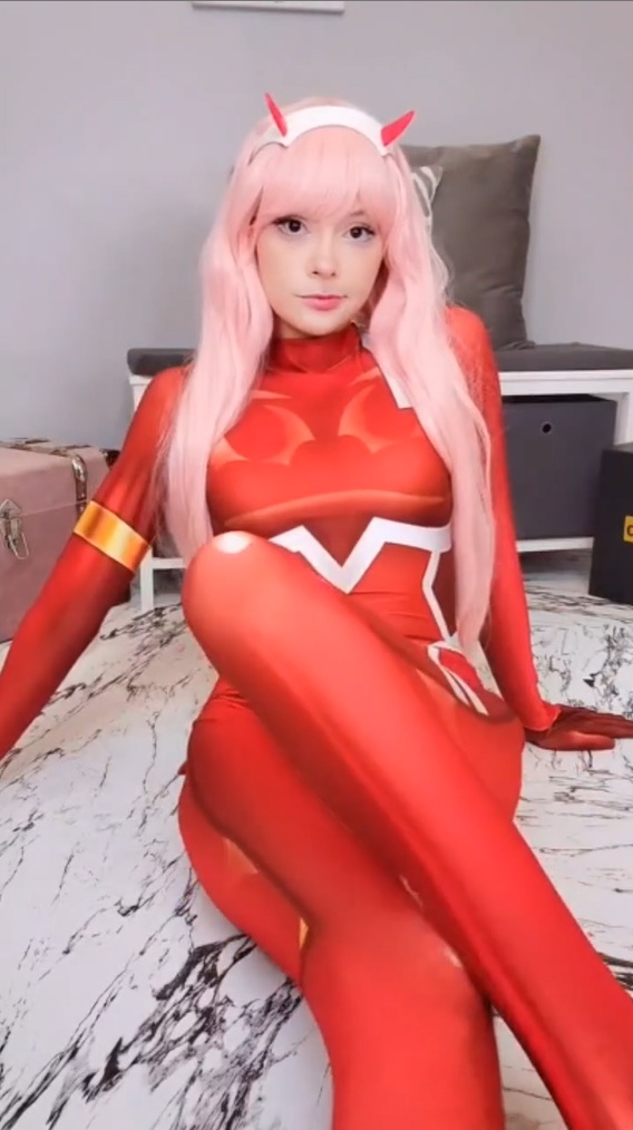 Nana Jenni Zero Two é uma vadia excitada Cosplay Masturbação - nottyhub.com